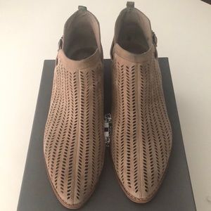 Vince Camuto Bootie
